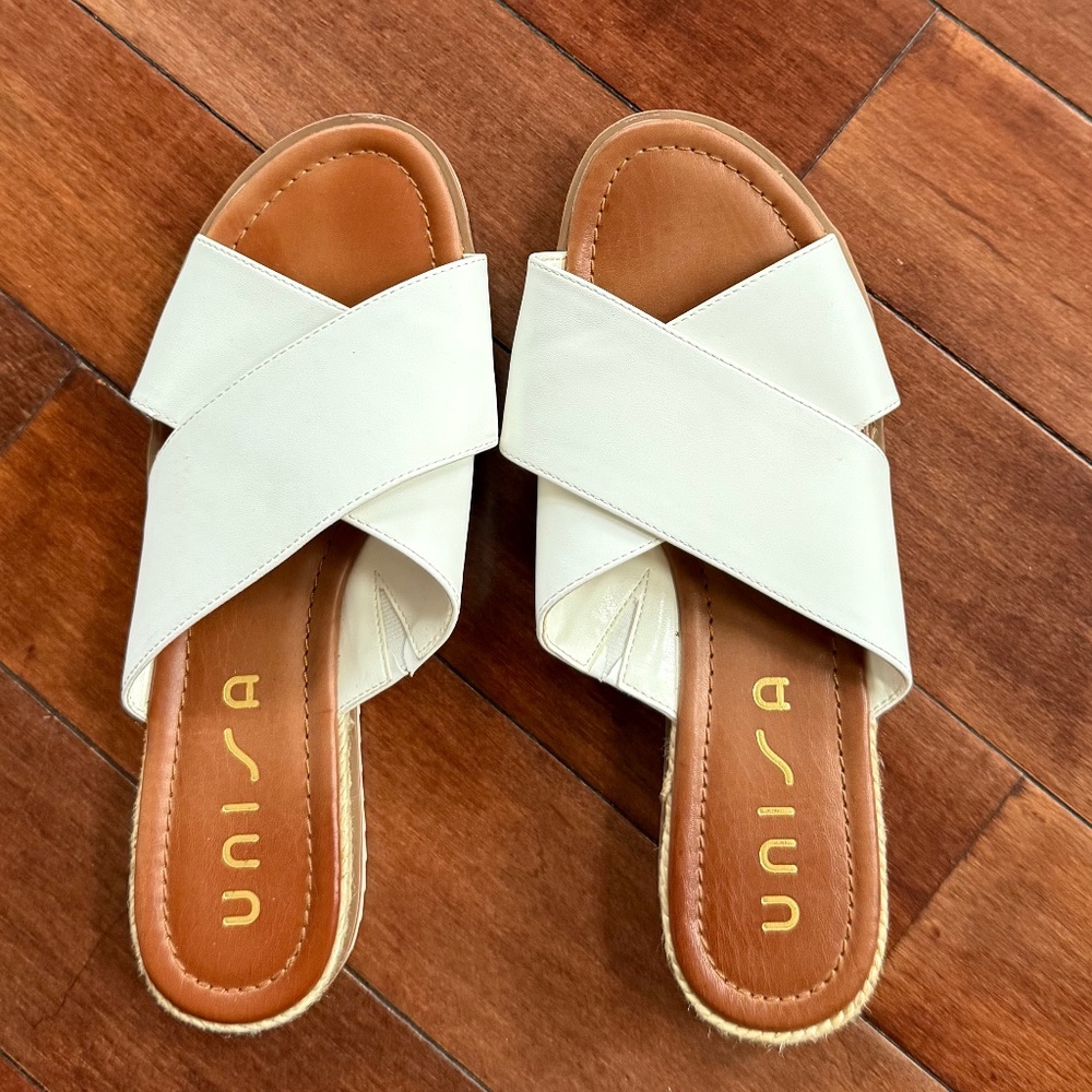 Unisa Women's White Criss Cross Sandals, size 8
